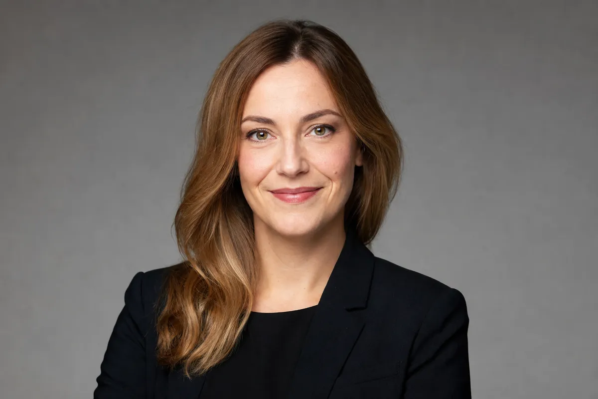 Porträt von Klara Brenner, Redakteurin für Normtexte